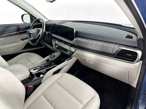 Used 2023 Kia Telluride EX w/ EX Captain's Chair Package image 31
