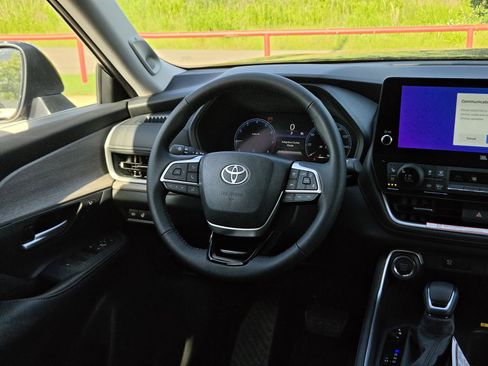 Used 2026 Toyota Grand Highlander FWD image 14