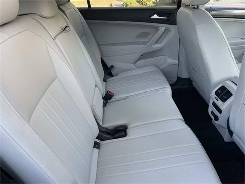 Used 2022 Volkswagen Tiguan SE image 24