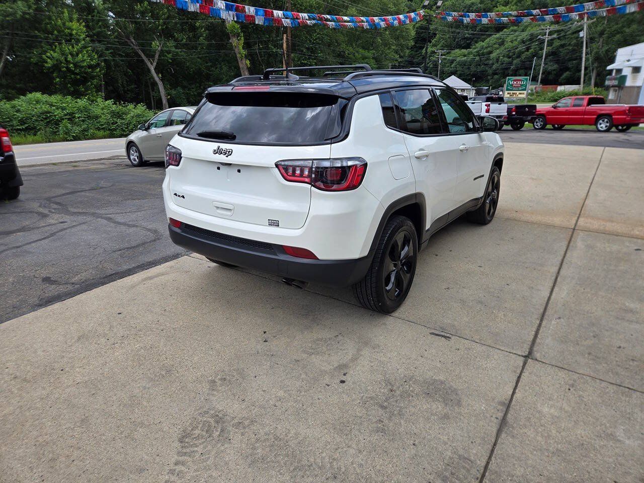 Used 2021 Jeep Compass Latitude w/ Sun and Sound Group AWD/4WD image 7