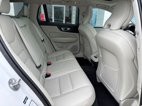 Used 2025 Volvo V60 B5 Cross Country Plus image 27