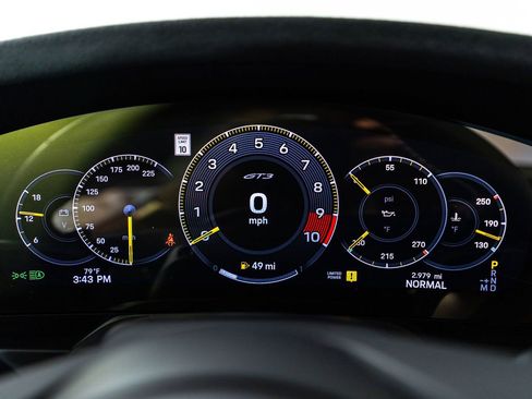 Used 2025 Porsche 911 GT3 RWD image 40