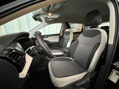 Certified 2025 Volkswagen Taos S image 11