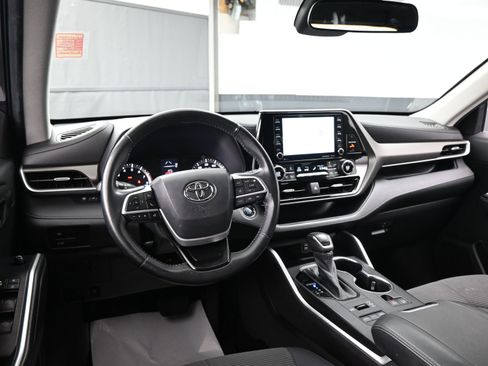 Certified 2022 Toyota Highlander LE image 20