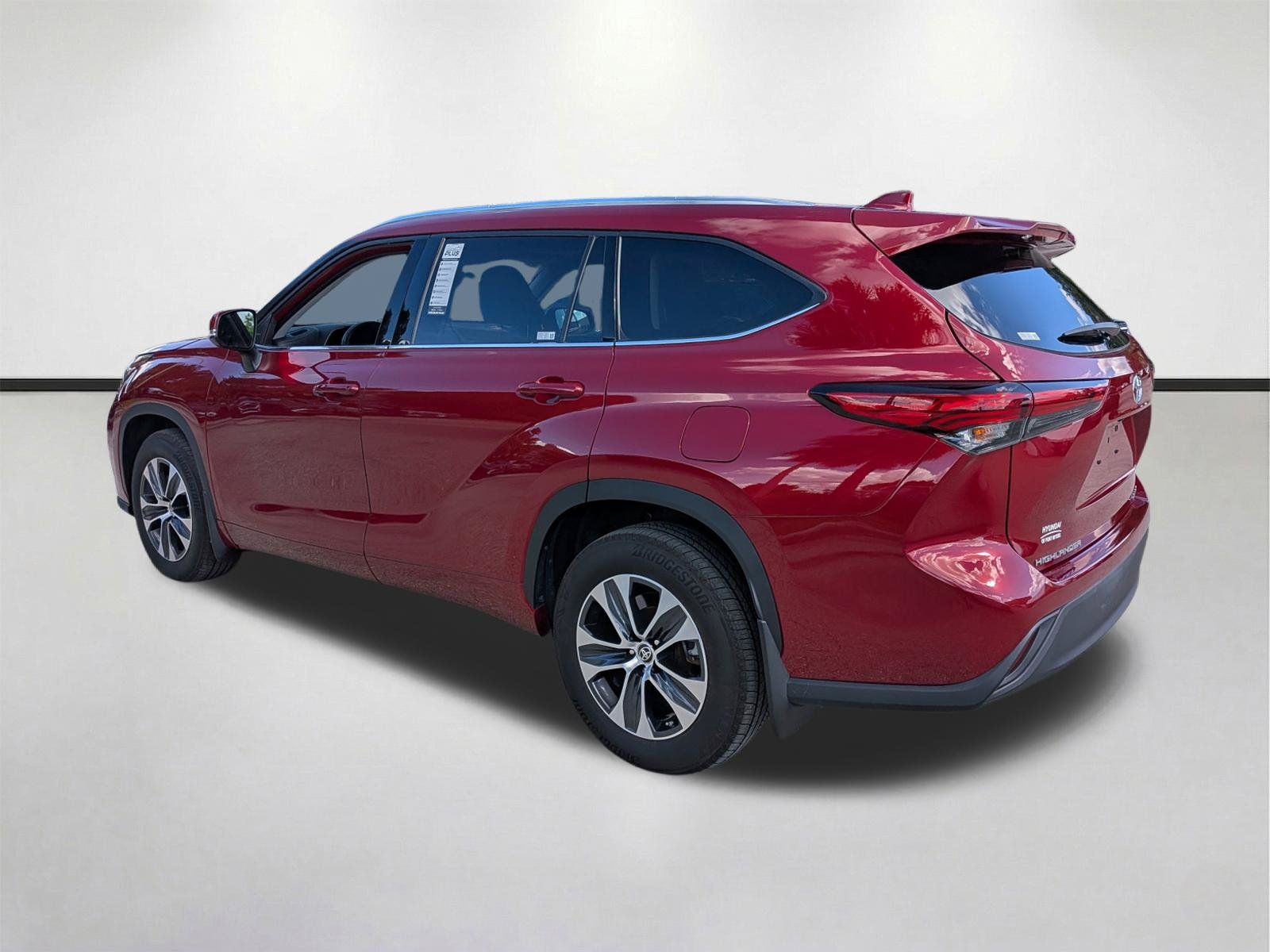 Used 2020 Toyota Highlander XLE AWD/4WD image 6