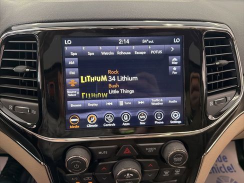 Used 2020 Jeep Grand Cherokee Limited AWD/4WD image 18