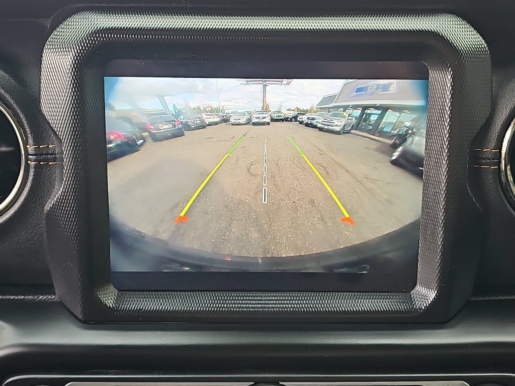 Used 2021 Jeep Wrangler Unlimited Sahara AWD/4WD image 32