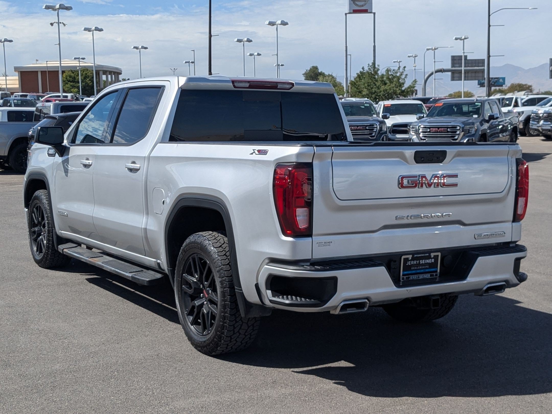 Certified 2021 GMC Sierra 1500 Elevation w/ Preferred Package AWD/4WD image 4