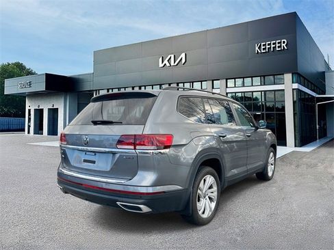Used 2023 Volkswagen Atlas SE w/ Panoramic Sunroof Package image 8