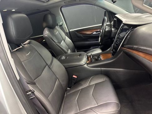 Used 2016 Cadillac Escalade Luxury RWD image 15