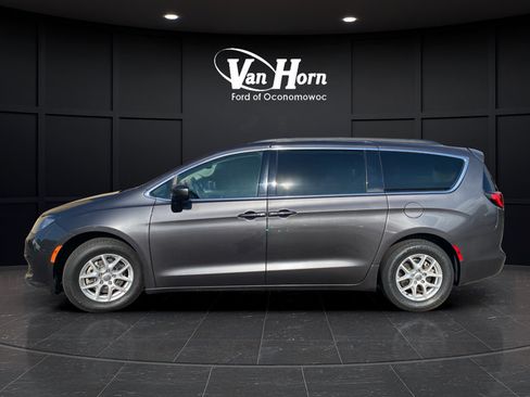 Used 2021 Chrysler Voyager Lxi FWD image 4