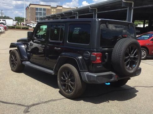Used 2023 Jeep Wrangler Unlimited Sahara w/ Cold Weather Group AWD/4WD image 3
