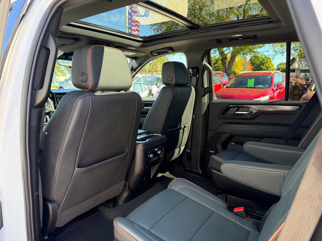 Used 2025 GMC Yukon AT4 w/ AT4 Premium Package AWD/4WD image 13
