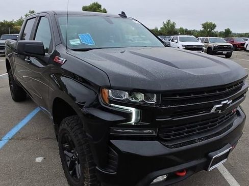 Used 2021 Chevrolet Silverado 1500 LT Trail Boss w/ Bed Protection Package AWD/4WD image 2