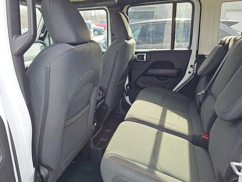 Used 2025 Jeep Wrangler Unlimited Sahara image 10