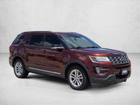 Used 2016 Ford Explorer XLT w/ Equipment Group 202A FWD image 3