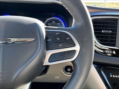 Used 2023 Chrysler Voyager LX image 18