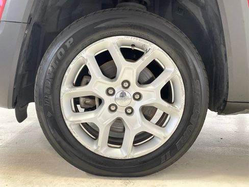 Used 2018 Jeep Renegade Latitude image 13