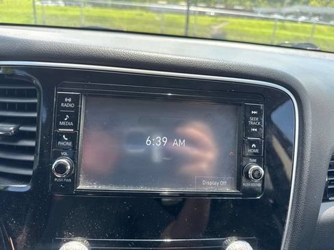 Used 2020 Mitsubishi Outlander ES FWD image 17
