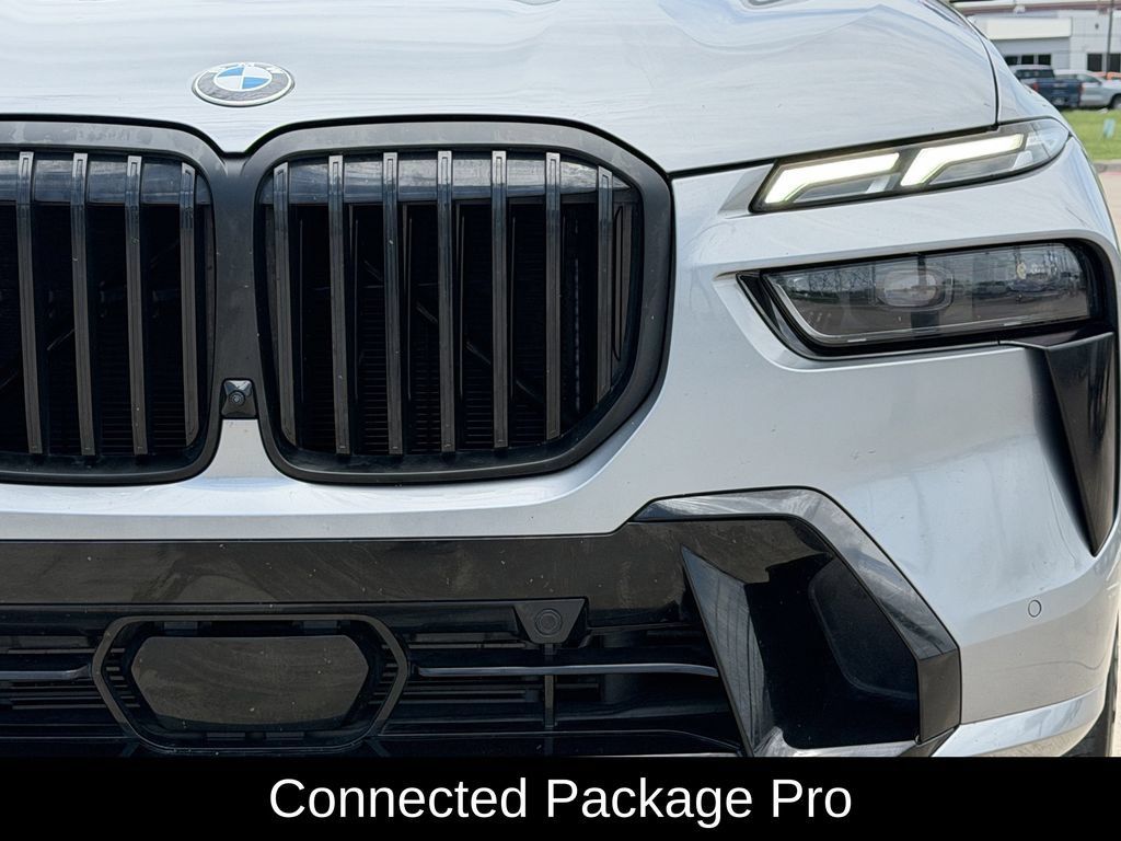 Used 2025 BMW X7 xDrive40i w/ M Sport Package AWD/4WD image 4