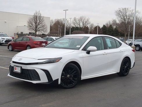 Certified 2025 Toyota Camry SE image 2