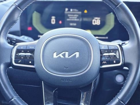 Used 2024 Kia Sorento S image 16