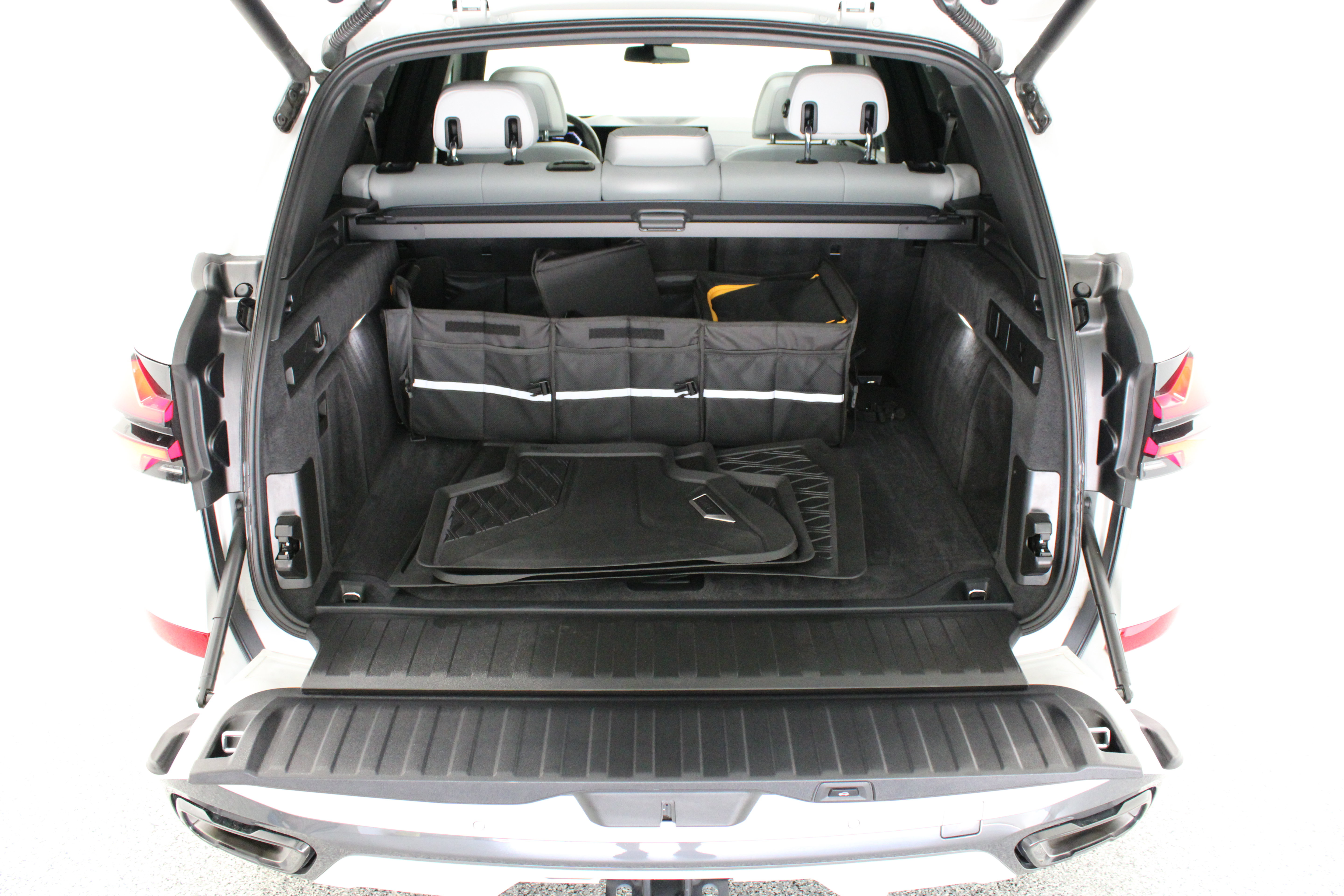 Used 2025 BMW X5 xDrive40i w/ M Sport Package AWD/4WD image 35