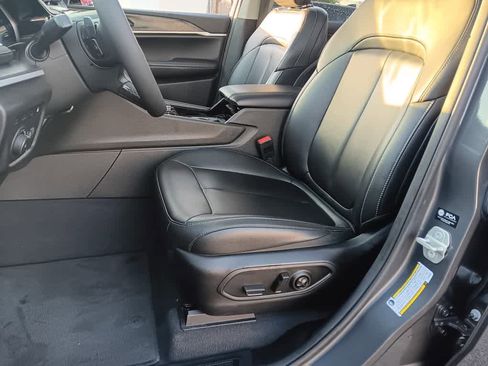 Used 2023 Jeep Grand Cherokee image 18