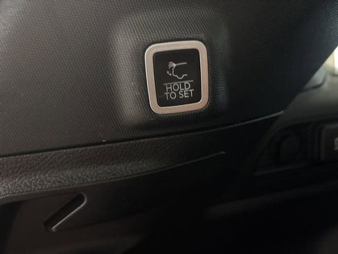 Used 2024 Jeep Grand Cherokee Limited image 11