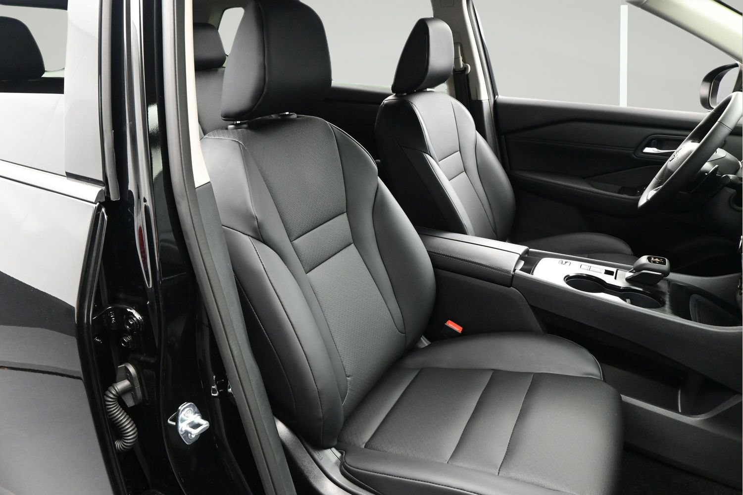Certified 2026 Nissan Rogue Dark Armor FWD image 14