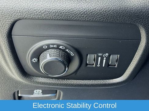 Used 2023 Jeep Grand Cherokee L Laredo image 11