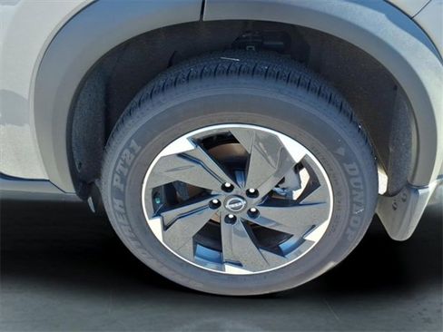 Used 2025 Nissan Rogue SV w/ SV Premium Package image 5