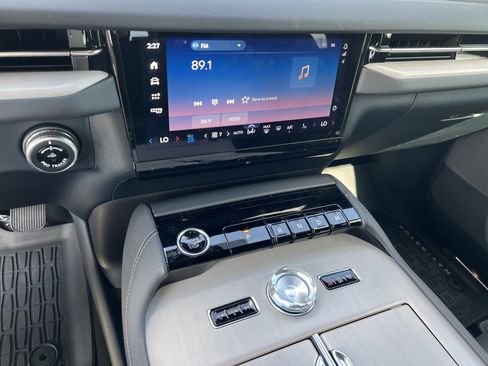 New 2025 Lincoln Navigator L Reserve w/ Jet Appearance Package image 17