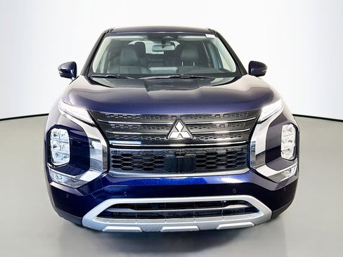 Used 2024 Mitsubishi Outlander SE Black Edition image 2