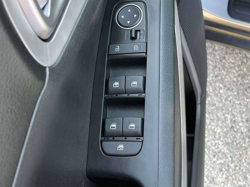 Used 2025 Kia Soul LX w/ LX Technology Package FWD image 14