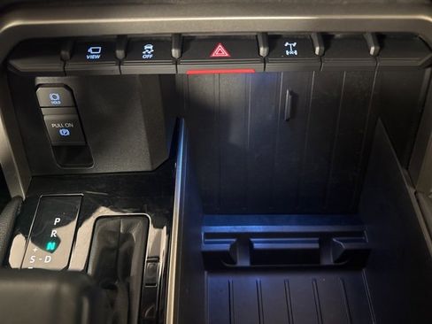 Used 2023 Toyota Tundra Limited image 16