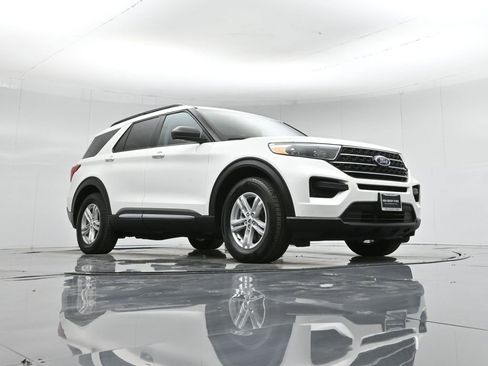 Certified 2023 Ford Explorer XLT image 50