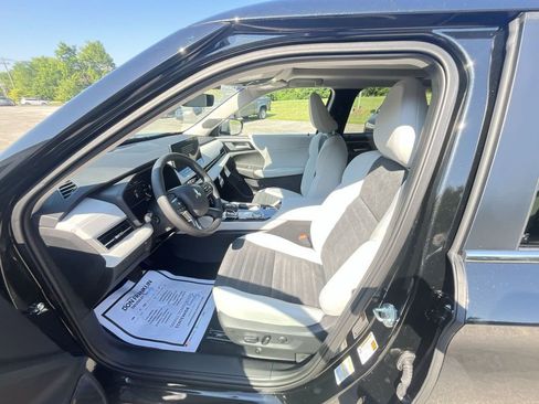Used 2025 Mitsubishi Outlander SE FWD image 11