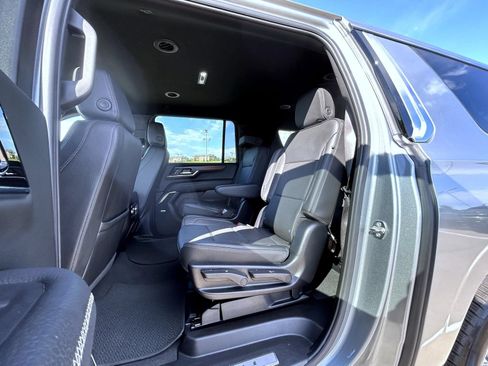 Used 2025 GMC Yukon XL Denali AWD/4WD image 21