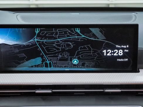 Certified 2025 Genesis GV80 2.5T Prestige AWD/4WD image 17