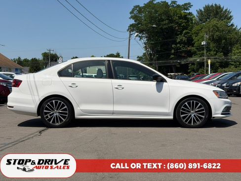 Used 2016 Volkswagen Jetta Sport FWD image 4