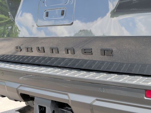 Used 2025 Toyota 4Runner TRD Off-Road Premium w/ Tow Technology Package AWD/4WD image 10