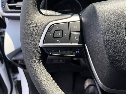 Certified 2026 Toyota Sienna XLE FWD image 13