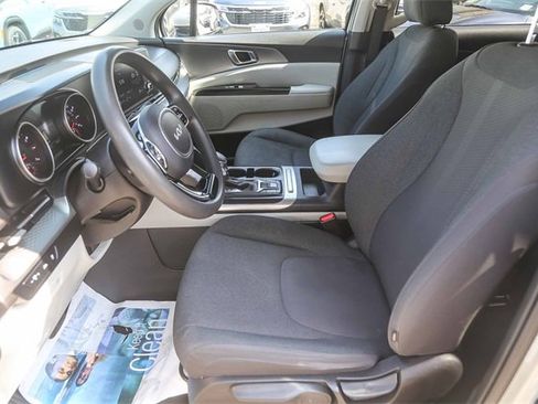 Certified 2022 Kia Carnival LX image 18