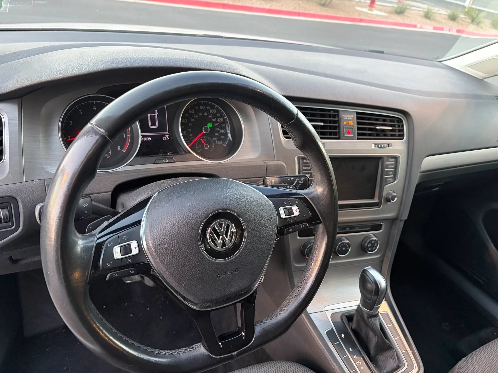 Used 2017 Volkswagen Golf S FWD image 11