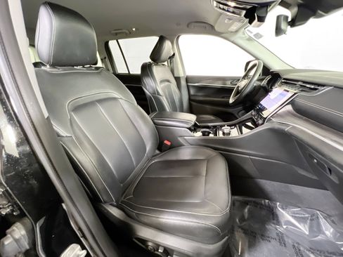 Used 2023 Jeep Grand Cherokee Limited image 24