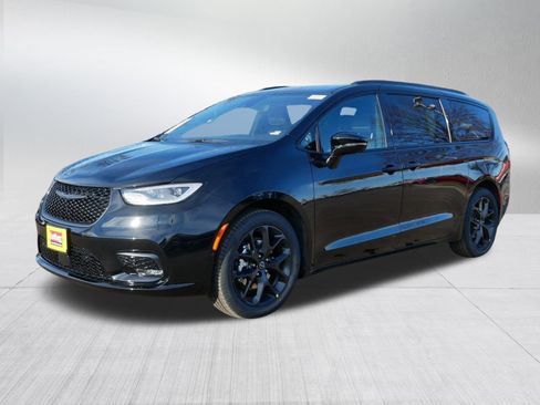 New 2026 Chrysler Pacifica Select w/ S Appearance Package FWD image 3