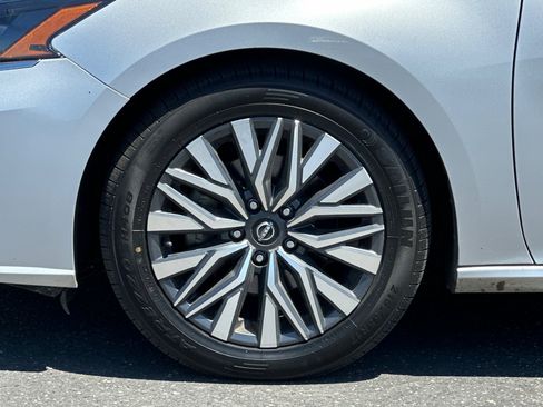 Certified 2024 Nissan Altima 2.5 SV FWD image 25