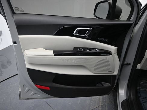 Certified 2024 Kia Carnival SX Prestige image 18