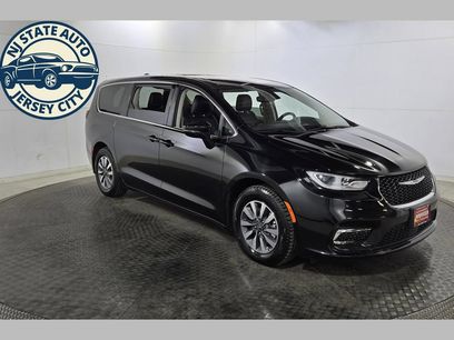Used 2024 Chrysler Pacifica Limited